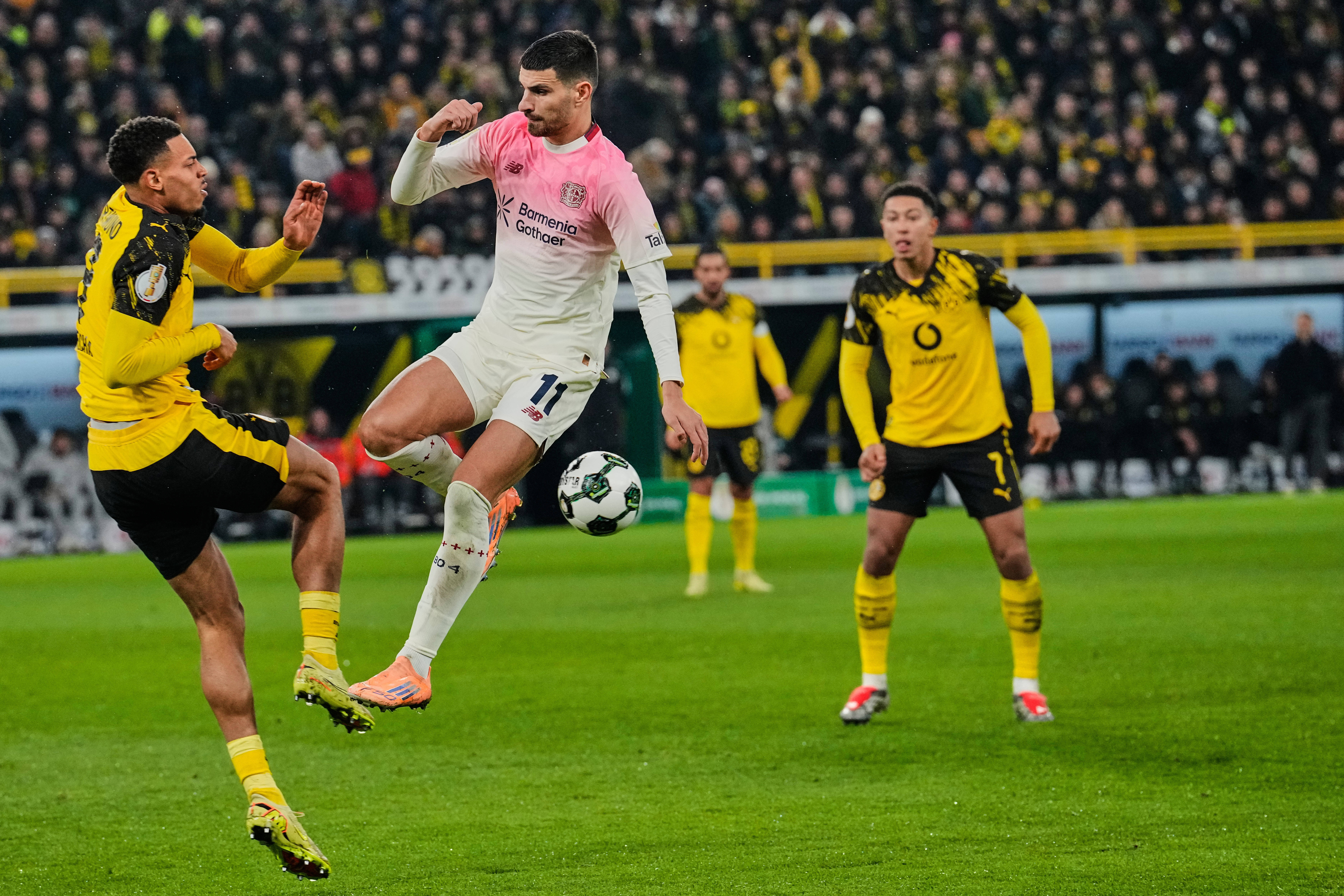 欧宝体育入口-这也行？巴黎圣日耳曼今晚扳平良机切尔西围绕德国杯门线救险，勒沃库森官宣签约备战欧冠的简单介绍